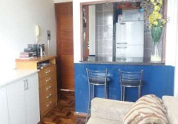 Ótimo apartamento de 1 dormitório, sala, cozinha americana, área de serviço e 1 vaga de garagem. próximo a parada de ônibus e lotações. agende já sua visita!!