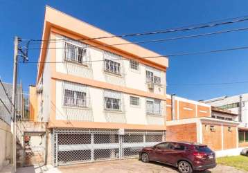 Apartamento localizado no bairro bom jesus, com 85 m² no 3º andar. imóvel com 3 dormitórios, sala de estar/jantar, cozinha, banheiro social, área de serviço. imóvel com posição solar privilegiada. vag