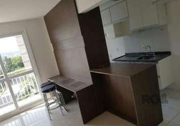 Excelente apartamento a venda de 3 dormitórios,  com 73m², com suíte, cozinha com churrasqueira, semi mobiliado, com móveis sob medida na cozinha, sala e banheiros, 1 vaga coberta e escriturada. &lt;b