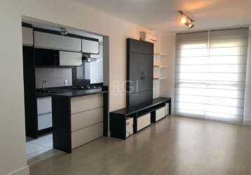 Excelente apartamento semi mobiliado, de 3 dormitórios sendo 01 suíte, cozinha americana montada com churrasqueira, área de serviço, living para dois ambientes com sacada, banheiro social, 01 vaga de 