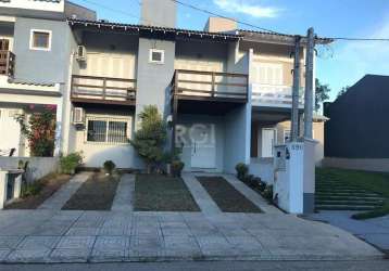 Excelente casa, 3 dormitórios, sendo 1 suite, 2 banheiros 1 lavabo, ampla sala com espaço gourmet, churrasqueira, lareira. espaço externo com piscina e deck. excelente localização no condomínio lagos 