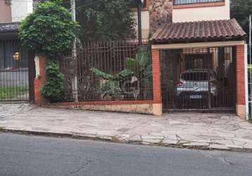 Excelente casa no bairro são joão com dois andares, 4 dormitórios, quatro suítes,  1 suíte  transformada em  escritório, banheiro social, sala ampla, sala de jantar, cozinha, área de serviço, pequeno 