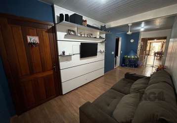 Excelente casa na hípica com  5 dormitórios, 2  banheiros, sala grande, cozinha grande com balcão de alvenaria e tampos de granito, piso laminado em 2 quartos e na sala, nos outros 3 quartos assoalho 