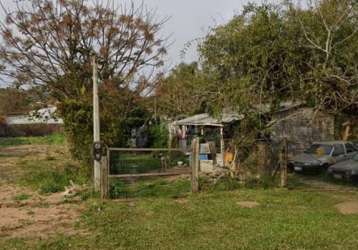 Ótimo terreno na av. orleans no bairro guarujá,  , perfeito para investimento,  contendo uma casa com 2 dormitórios, sala, cozinha e banheiro. pátio na parte dos fundos e frente com vaga para 4 carros