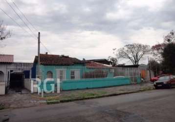 Casa 3 dormitórios 1 banheiro 1 vaga no bairro partenon em porto alegre. excelente ponto comercial ou residencial em rua muito movimentada do bairro. casa composta de 3 dormitórios, sala, banheiro, co