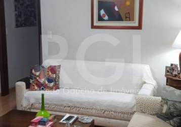 Vende raridade na cidade baixa! mobiliado, apartamento com 3 dormitórios, living 2 ambientes com ar condicionado instalado, cozinha grande, banheiro social, área de serviço e dependência de empregada 