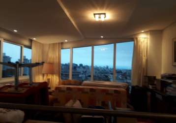 Vende-se fantástica cobertura de dois dormitórios com vista panorâmica de toda cidade, com duas vagas no bairro higienópolis. perfeita para um casal ou pessoa solteira com bom nível.  living piso porc