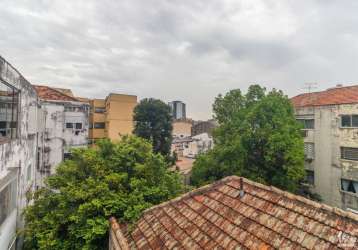 Apartamento de 2 dormitórios com despensa, no bairro cidade baixa em porto alegre.&lt;br&gt;apartamento com 65,95 m², 2 dormitórios, cozinha, área de serviço, banheiro social com ventilação natural, l