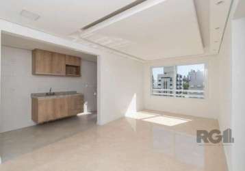 Apartamento com 65m², localizado no bairro são joão em porto alegre/rs.&lt;br&gt;&lt;br&gt;o imóvel já esta pronto para uso. piso em porcelanato alto padrão, laminado nos quartos, 2 aparelhos de ar co