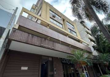 Apartamento a venda no bairro auxiliadora com 51m² de área privativa, 1 dormitório, 1 vaga coberta, amplo living com sacada integrada e churrasqueira. na rua felipe neri com silva jardim, próximo a av