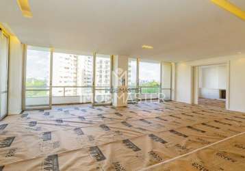 Amplo apartamento em alto de pinheiros