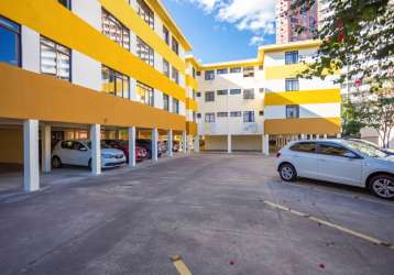 Apartamento todo reformado de 65 m², localizado no bairro centro cívico, pronto para você morar.