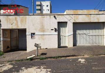 Terreno à venda com 03 casas, 400 m² por r$ 400.000 - brasil - uberlândia/mg