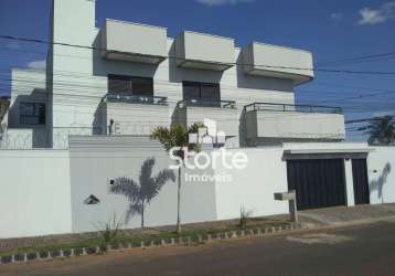 Sobrado com 3 dormitórios à venda, 164m² por r$ 790.000 - jardim veneza - uberlândia/mg