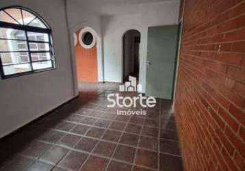 Casa com 7 dormitórios para alugar, 220 m² por r$ 3.500,00/mês - martins - uberlândia/mg