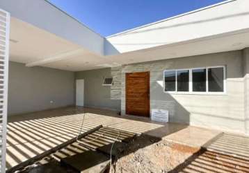 Otima casa nova com 143m²- 3 dormitórios, 2 suítes, quintal, ótima localização