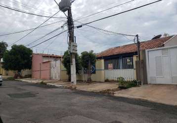 Casa térrea com 3 quartos sendo uma suíte no recanto dos passáros