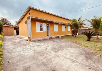 Casa com 3qts, piscina e amlo quintal na vila industrial em arraial do cabo/rj