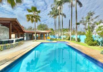 Casa à venda na praia da enseada, 5 quartos, 4 vagas.