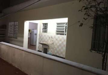 Casa térrea alta, com total de 4 cômodos, sendo 4 dormitórios amplos, 3 banheiros, 2 cozinhas