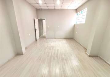 Casa comercial disponível para locação na vila romana.