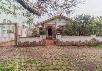 Casa com 2 quartos à venda na avenida frança, 1047, navegantes, porto alegre, 216 m2 por r$ 675.000