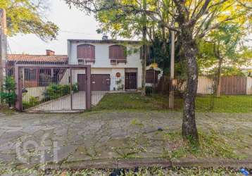 Casa com 3 quartos à venda na rua comandai, 541, cristal, porto alegre, 1155 m2 por r$ 840.000