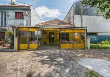 Casa com 3 quartos à venda na rua doutor joão inácio, 1011, navegantes, porto alegre, 150 m2 por r$ 1.000.000