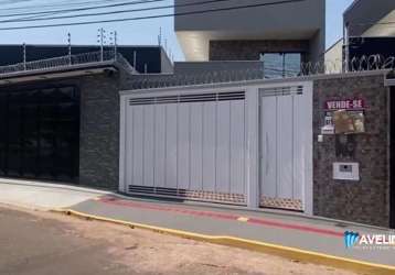 Casa nova com pé direito alto próximo ao shopping norte sul