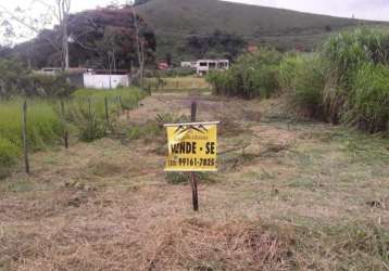 Lote com topografia plana, com 300 metros quadrados em chapéu d'uvas