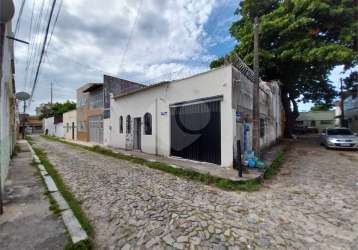 Casa de vila de esquina próximo ao colégio militar com garagem