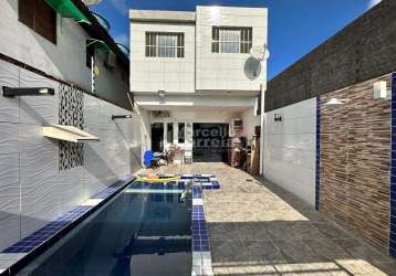 Casa de 120m&#178;, com piscina, no melhor trecho da praia de tamandaré