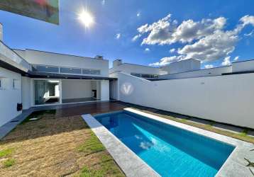 Casa alto padrão toda térrea com 3 suítes, escritório e piscina sendo construída