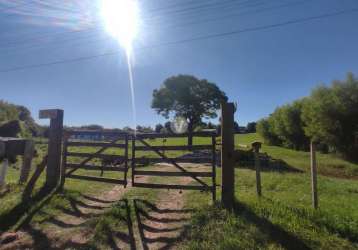 Lindíssima chacara com sede e pertinho da cidade.