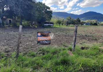 Terreno plano em frente a colpo guinchos