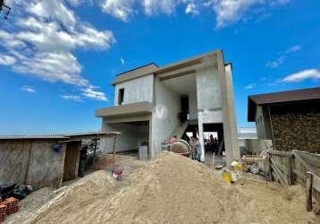 Casa em construção com vista panorâmica do condomínio real park