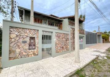 Casa 6 dormitórios (2 suítes)