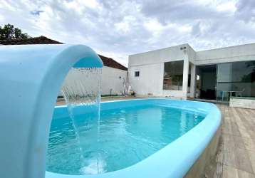 Casa com piscina, área gourmet, churrasqueira e 3 dormitórios!