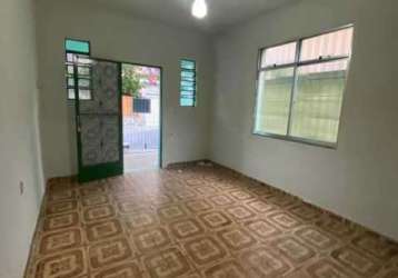 Casa com 1 quarto para alugar na rua sebastião de souza gouveia, irajá, rio de janeiro por r$ 900