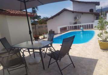 Linda casa com piscina no jardim porto novo - caraguatatuba/sp