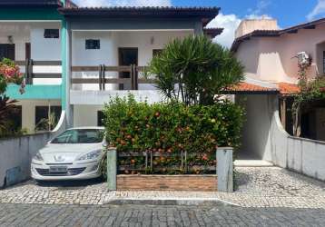 Belíssima casa duplex à venda.