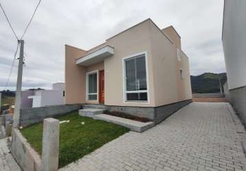 Casa com passagem de carro na lateral no bairro arapongas em indaial sc