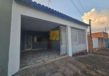 Casa com 03 quartos para venda