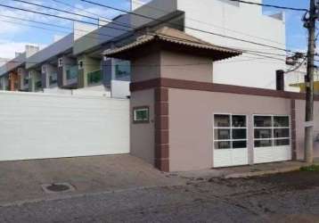 Casa de condomínio para aluguel possui 110 metros quadrados com 3 quartos