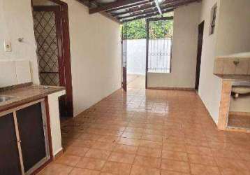 Casa com 4 dormitórios para alugar, 109 m² por r$ 1.400,00/mês - monte castelo - barretos/sp