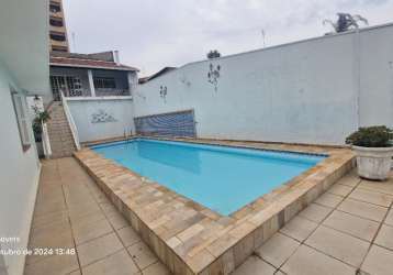 Casa com piscina para locação centro botucatu