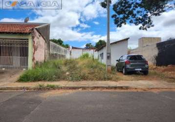 Terreno plano e encaixado, medindo 5x25, no pq jaraguá