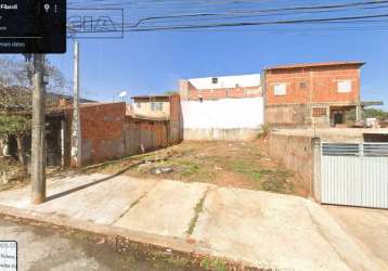 Terreno plano, encaixado com 165 m² na vila industrial