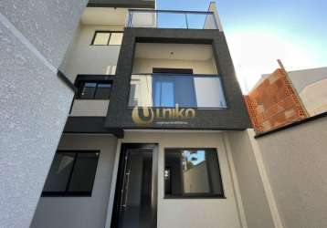 Sobrado triplex  design moderno em rua tranquila