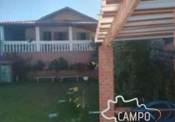 Maravilhosa casa 300m² em monteiro lobato !